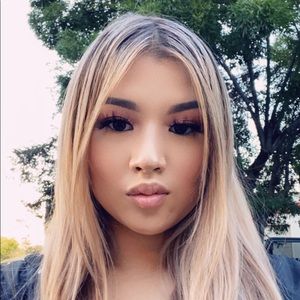 Meet your Posher, Malia